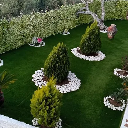 πανοραμική θέα σε θάλασσα και βουνό